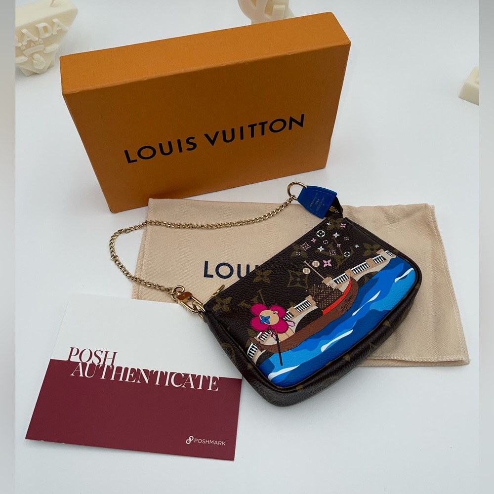 LOUIS VUITTON Mini Pochette Accessories 2019 Holiday Vivienne Venice - Picture 8 of 9